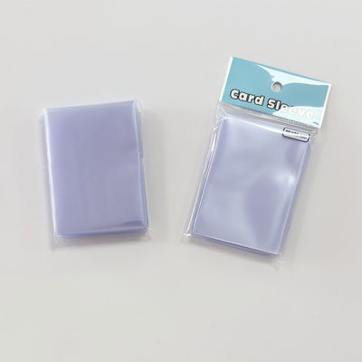 Ein individuelles Hologramm-Set aus 100 Innenkartenhüllen für den Schutz von Spielkarten und Drawder